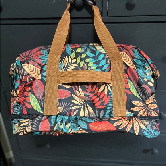 NWOT Travel Bag/ Duffle/ Weekender/ Gym Bag - Picture 6 of 6